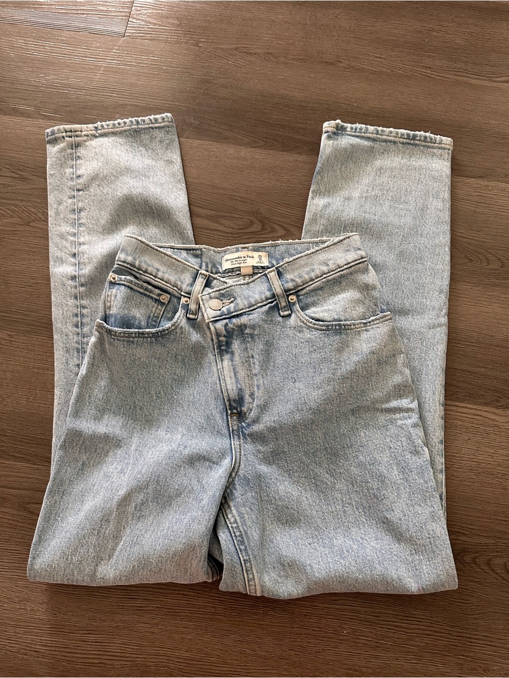 Abercrombie & fitch cross over 90s straight high rise jeans